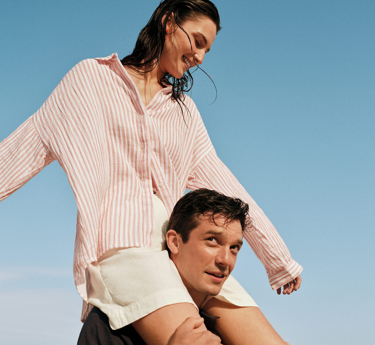 &Uacute;ltimas Rebajas<br>
HASTA -85% +<br>
30% EXTRA