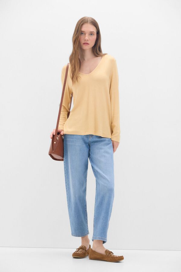 Cortefiel T-shirt b&aacute;sica gola em bico Dourado