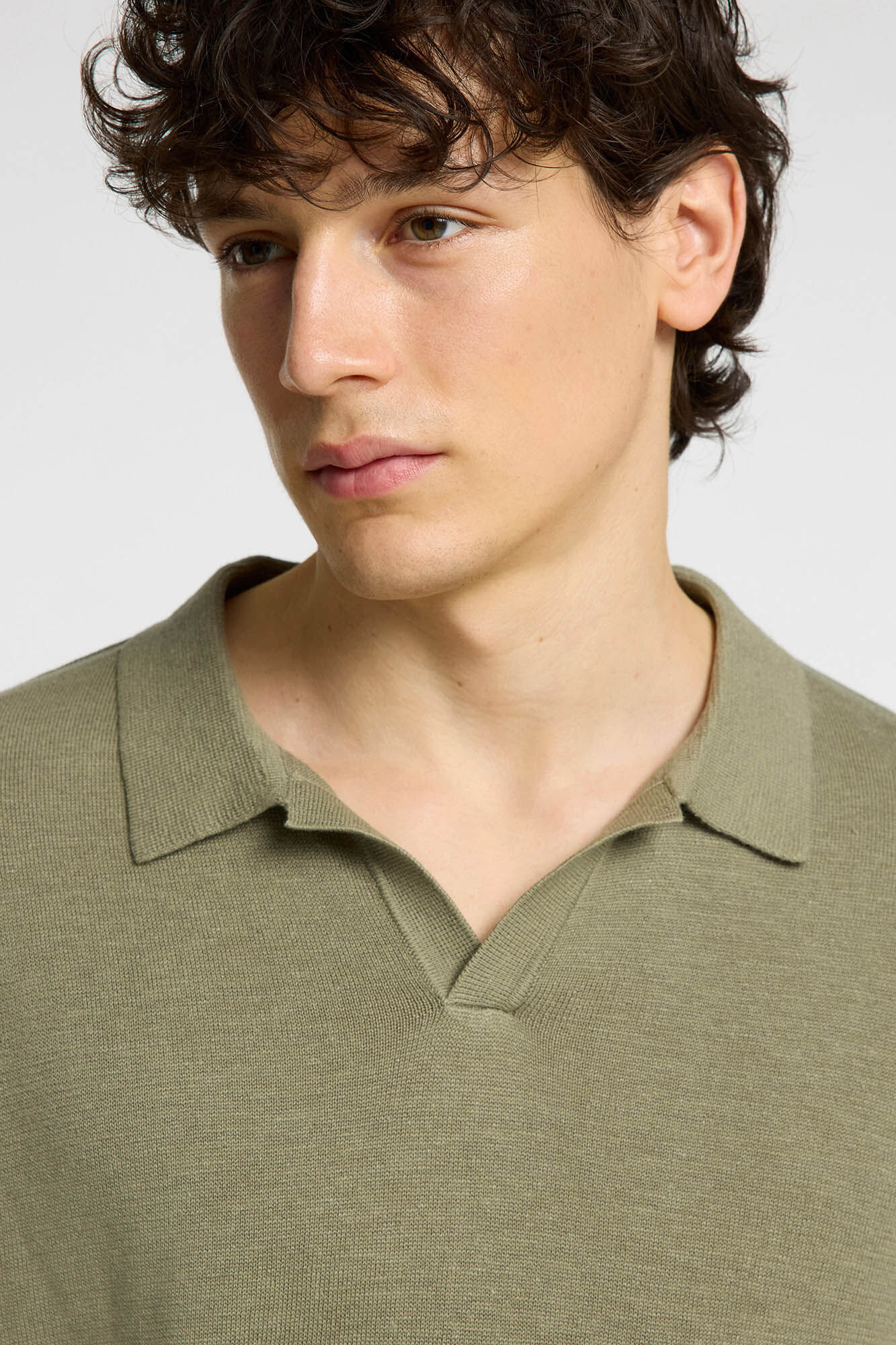 Selected Polo de punto con cuello abierto