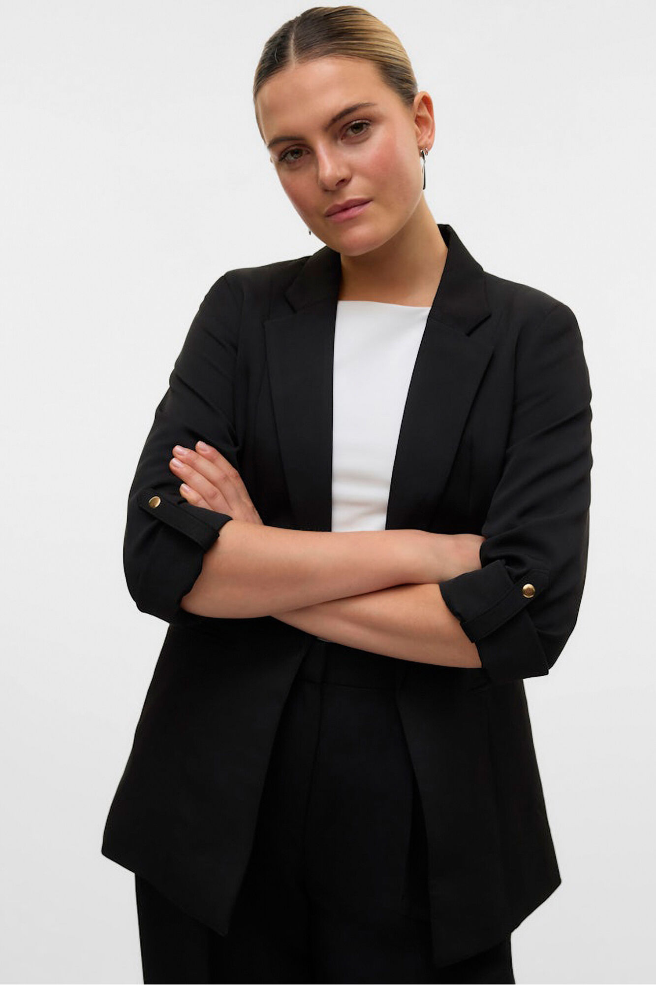 Vero Moda Blazer abierta con manga remangada