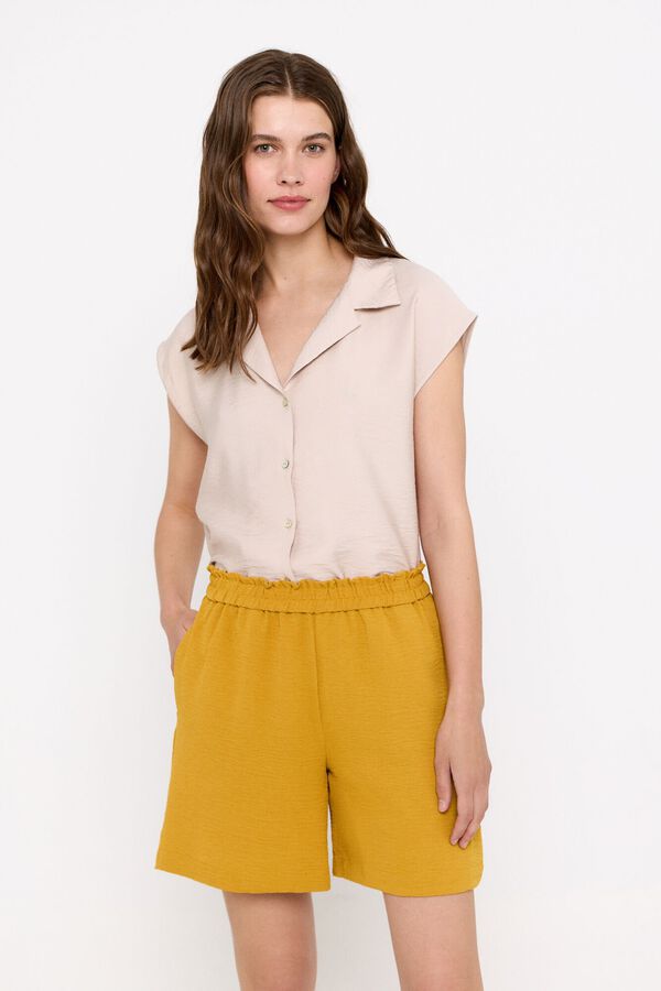 Cortefiel Bermuda con goma en cintura Dorado