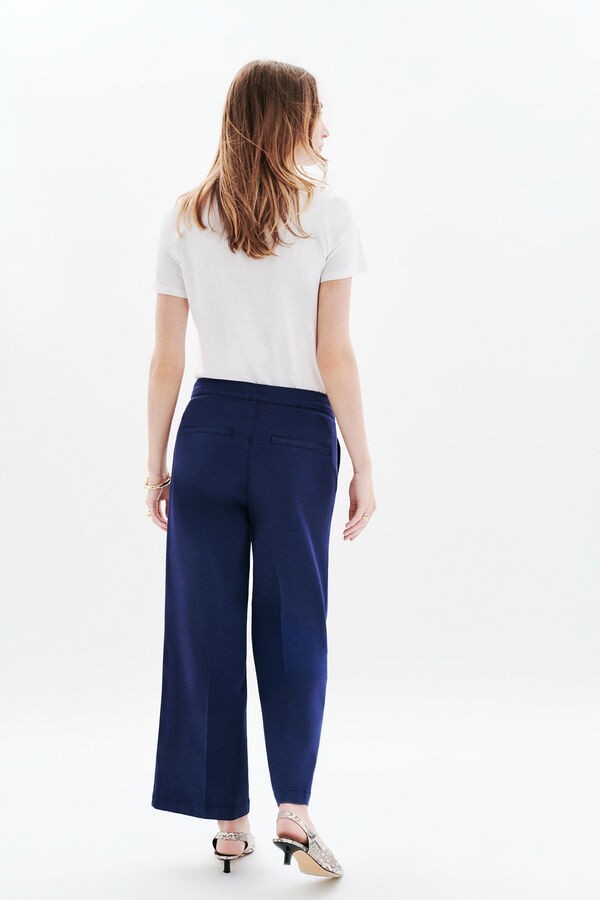 Caroll Cal&ccedil;a de fato com bot&otilde;es Azul