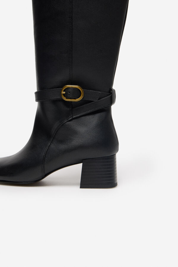 Cortefiel Bota com fivela em couro napa Preto