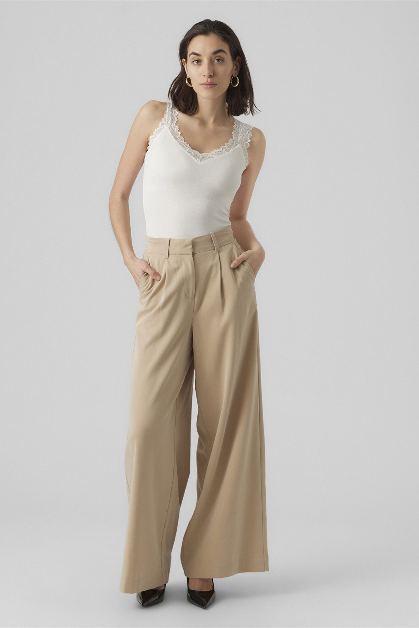 Vero Moda Top ajustado de mujer con encaje