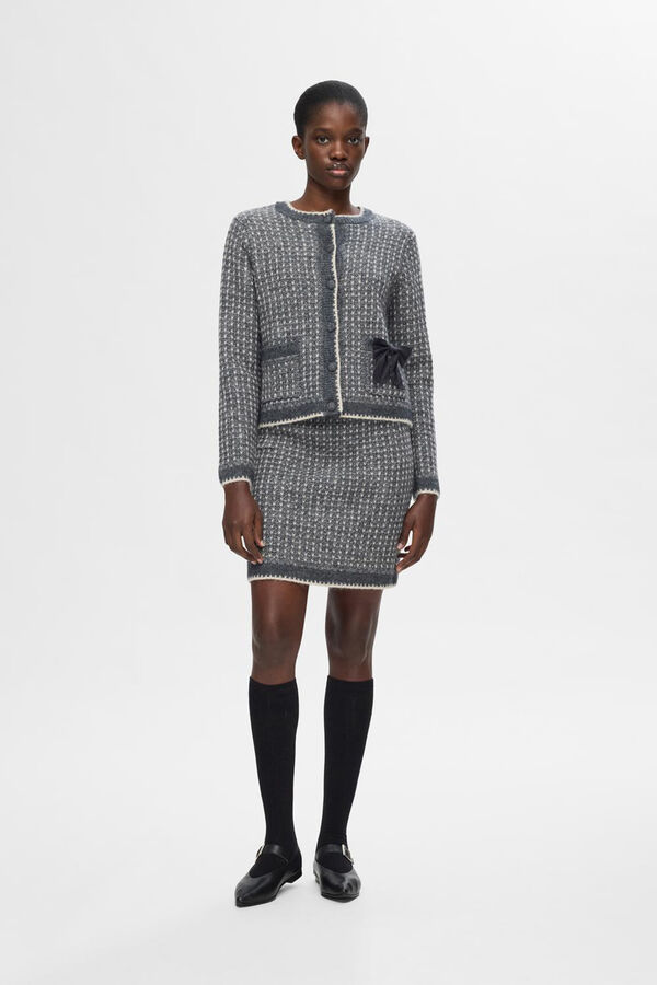 Selected Femme Cardigan estruturado confeccionado em L&atilde; RWS e Alpaca. Cinzento