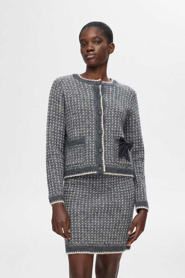 Selected Femme Cardigan estruturado confeccionado em L&atilde; RWS e Alpaca. Cinzento