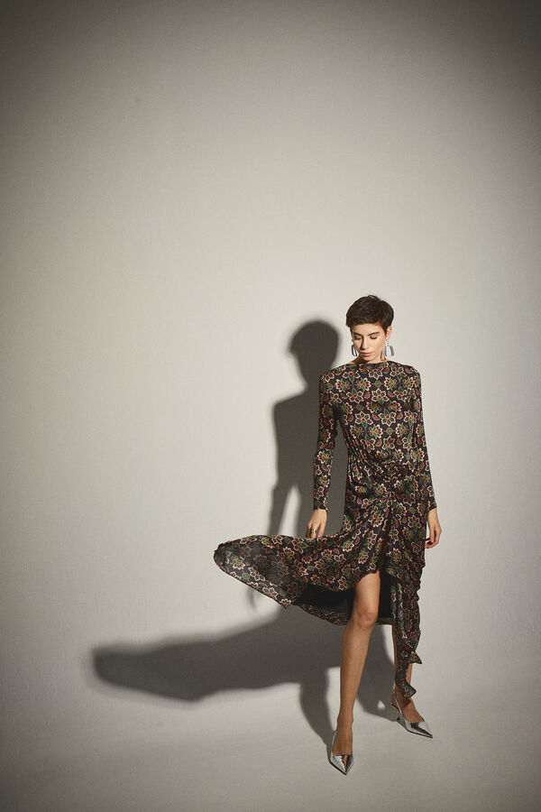 Dolores Promesas Vestido com estampado floral em preto Cinzento