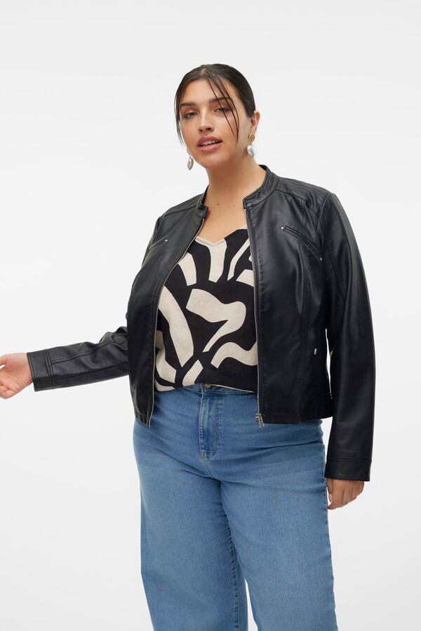 Vero Moda Curve Chaqueta efecto piel talla grande Negro