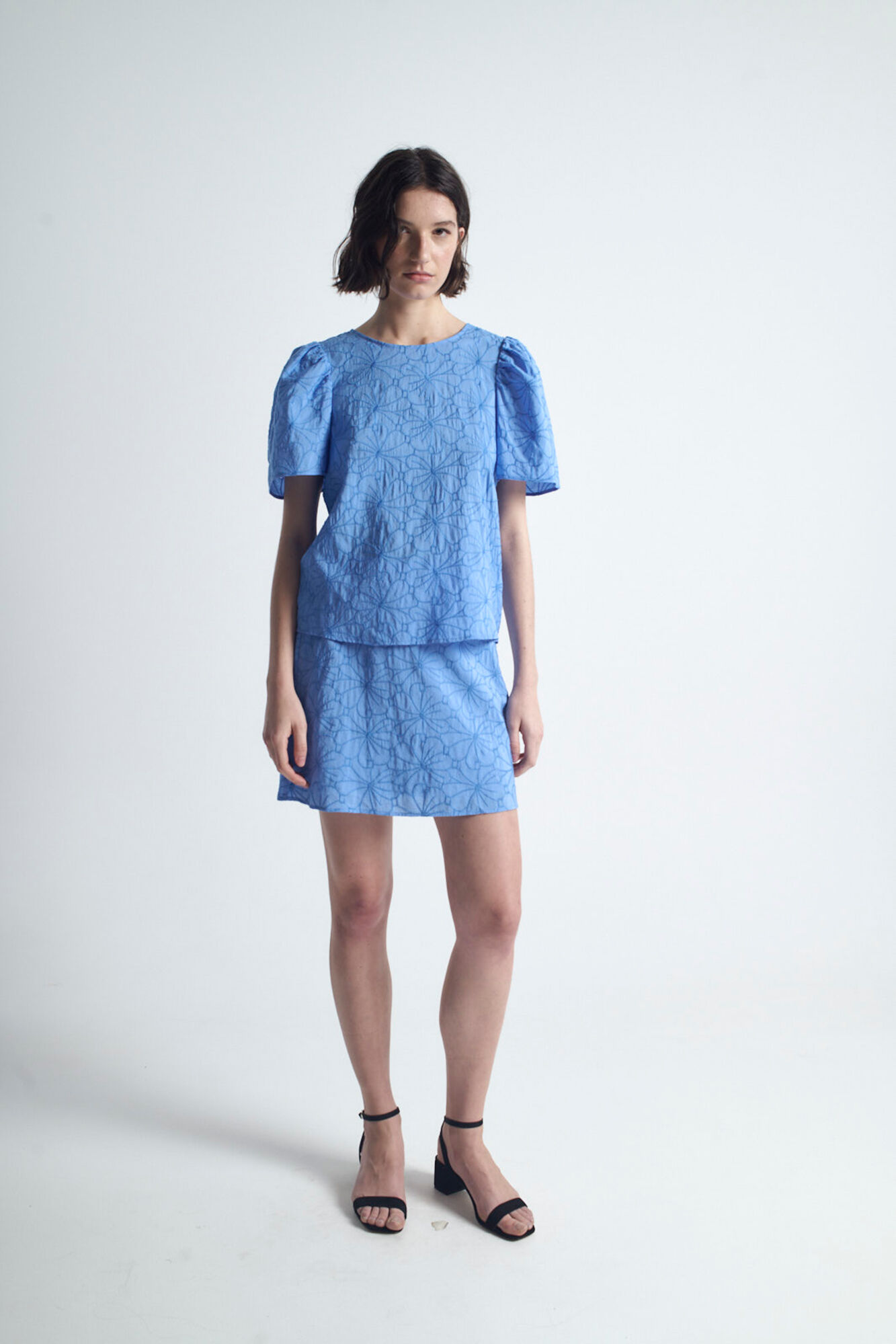 Object Falda corta bordada