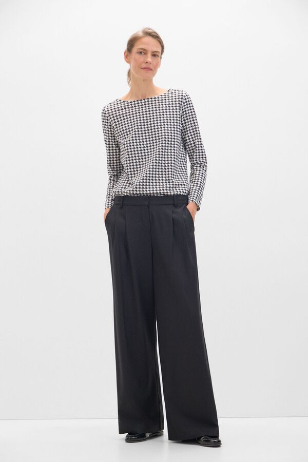 Cortefiel Camisola b&aacute;sica decote barco com bot&otilde;es dourados Impress&atilde;o