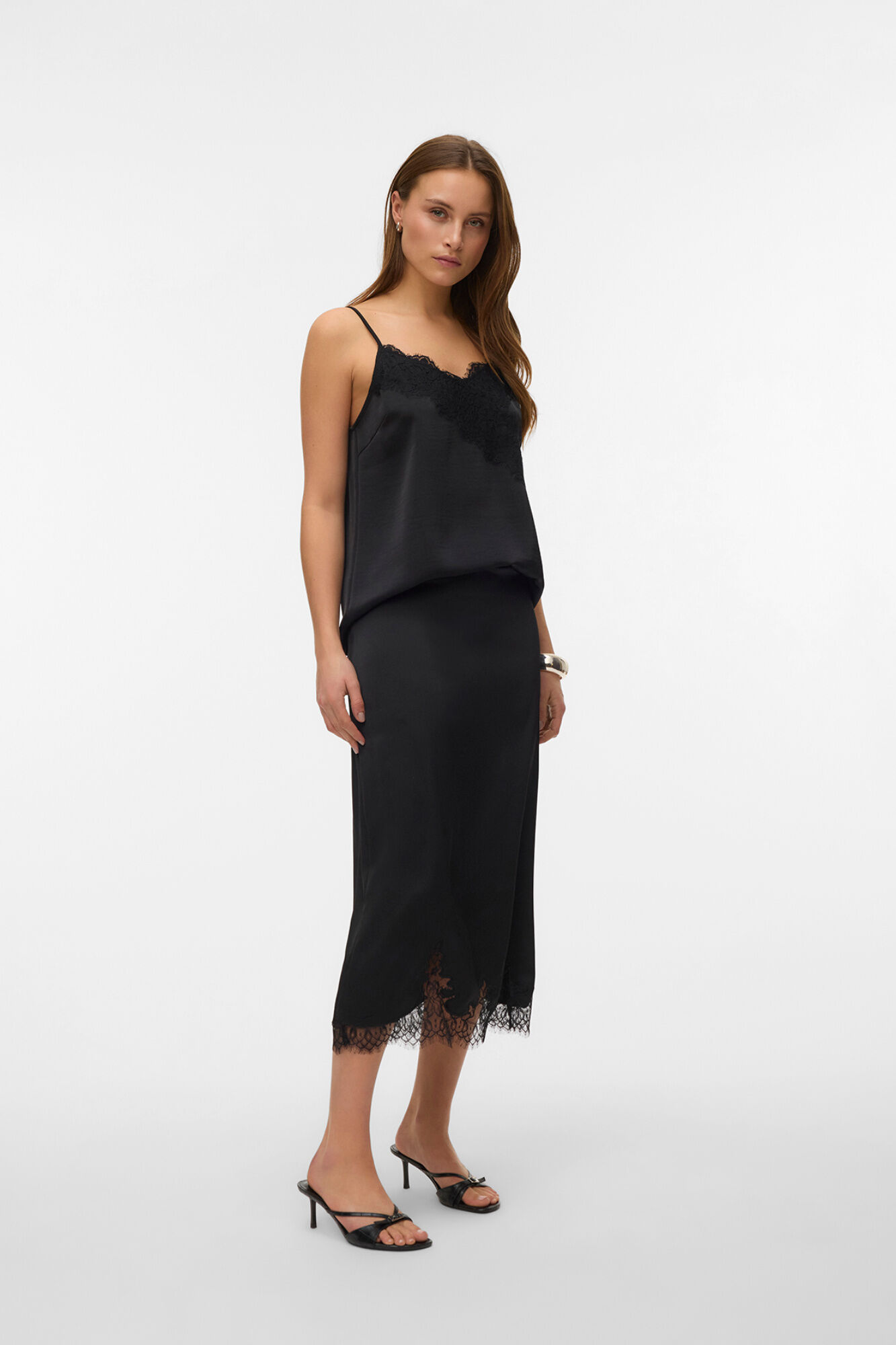 Vero Moda Saia midi acetinada com renda