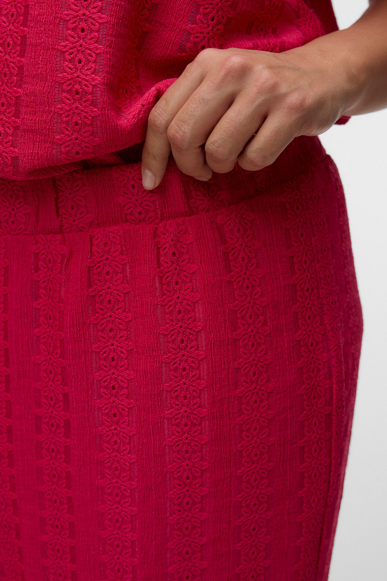 Vero Moda Curve Pantal&oacute;n largo bordados talla grande