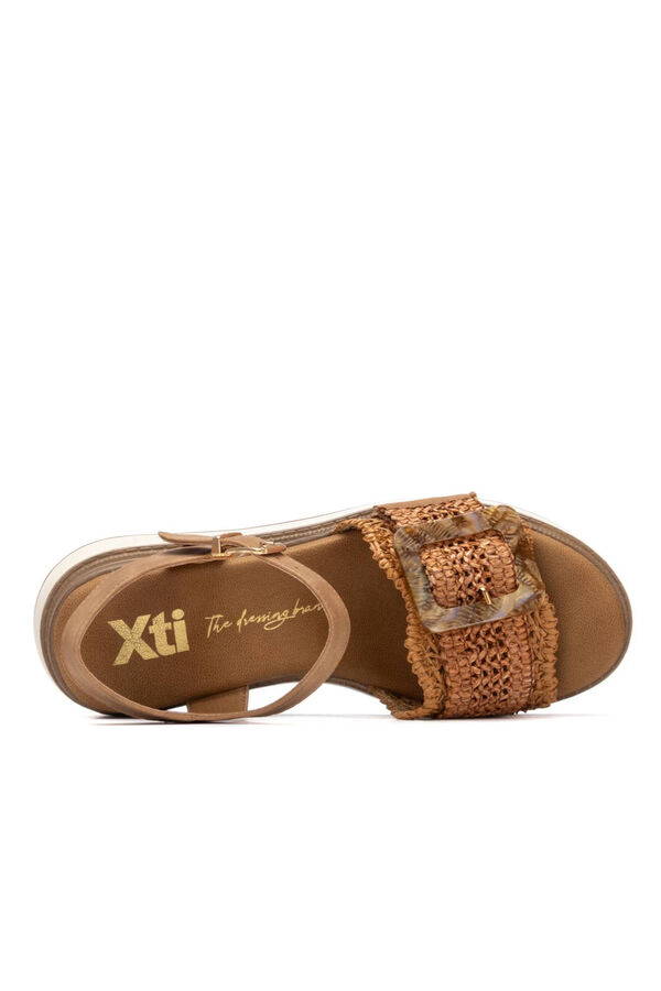XTI Sandalia cu&ntilde;a pala ancha y pulsera Beige