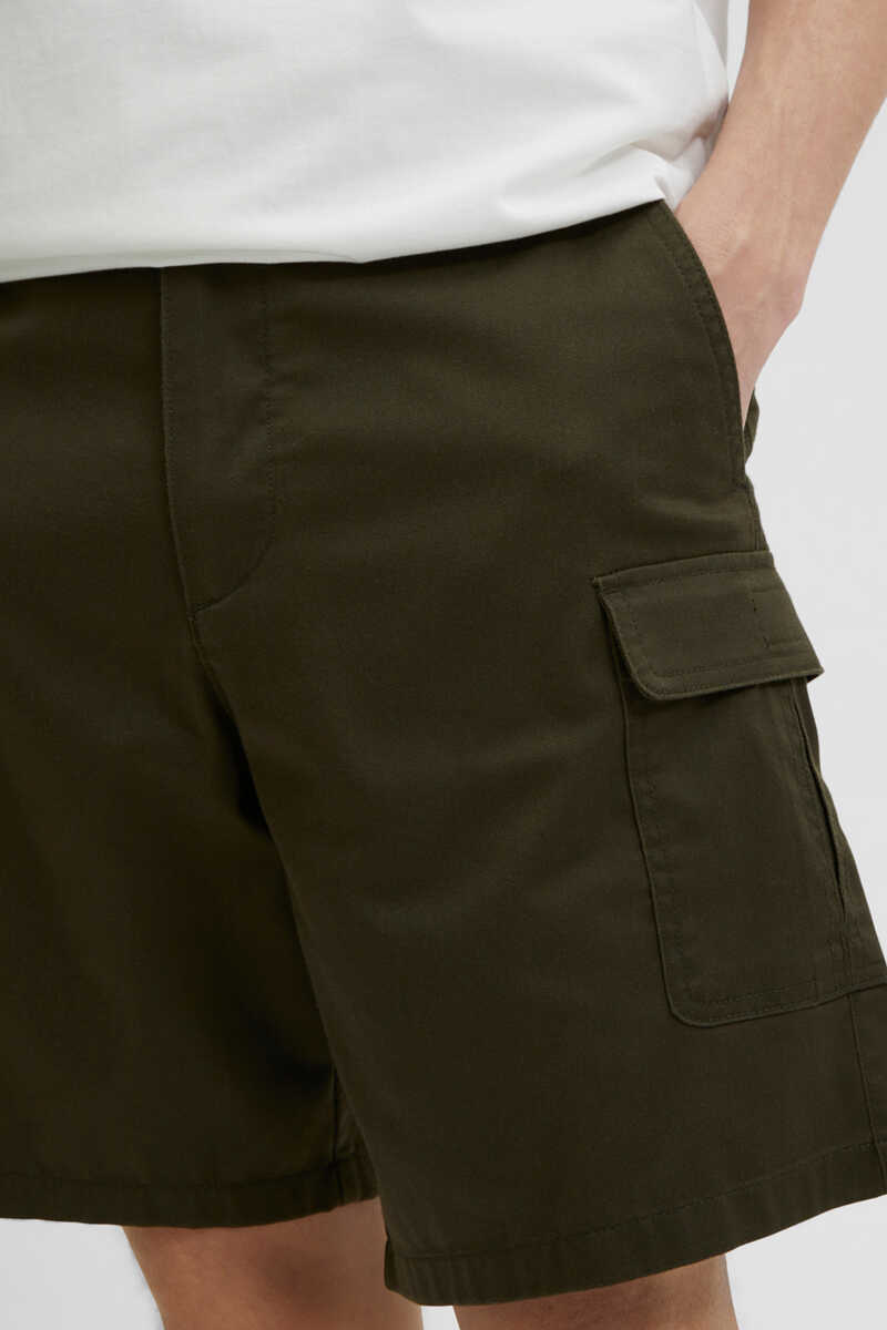 Bermuda con bolsillos laterales  Ofertas em calças curtas e