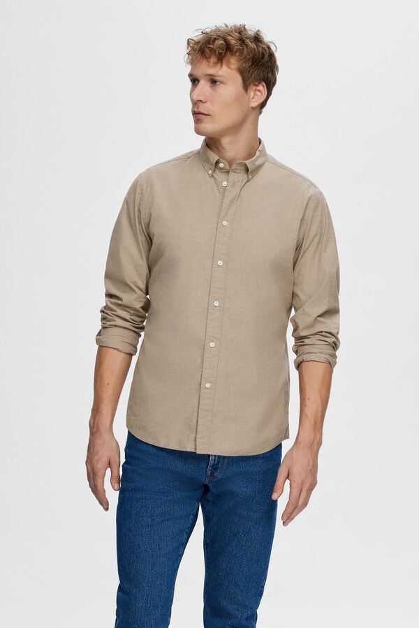 Selected Camisa de manga comprida Slim Fit confecionada com algod&atilde;o reciclado Tostado