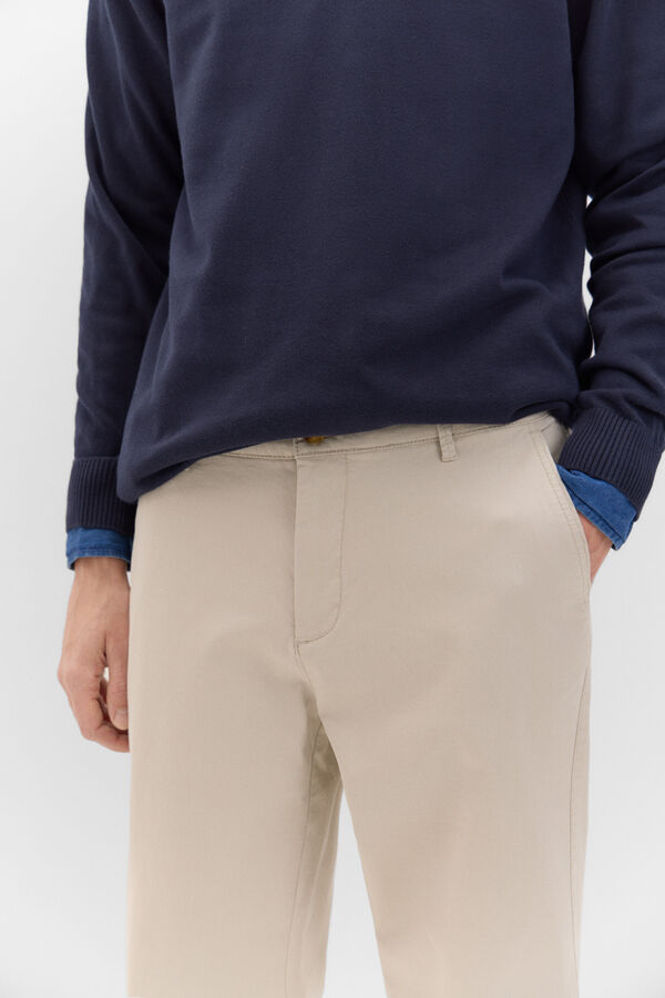 Cortefiel Pantal&oacute;n chino regular fit Marfil