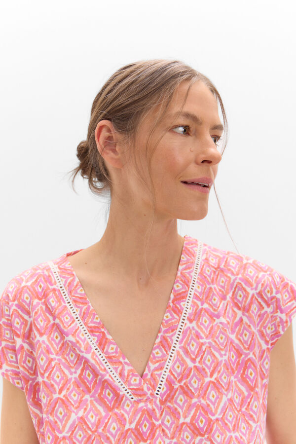 Cortefiel Camiseta pico con detalle puntilla Estampado gris