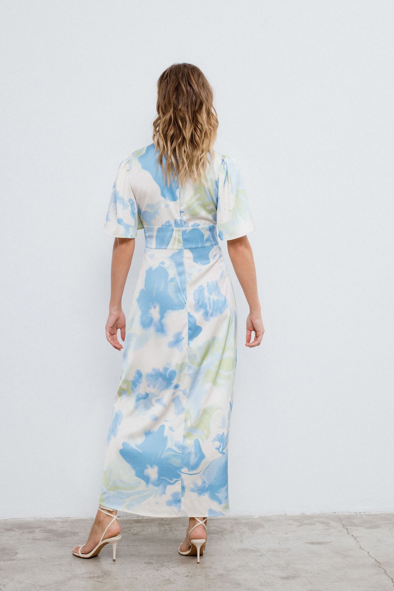 Vila Vestido midi satinado de fiesta