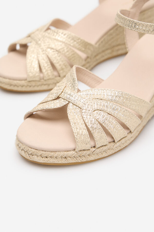 Cortefiel Sand&aacute;lia cunha metalizada Dourado