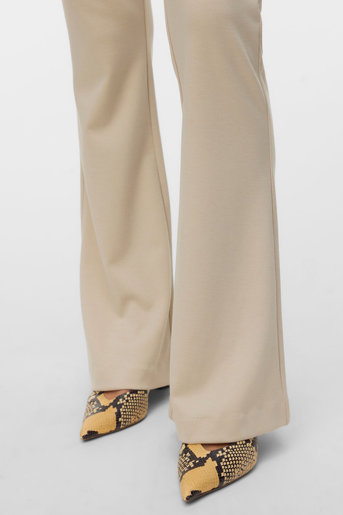 Vero Moda Pantal&oacute;n traje acampanado