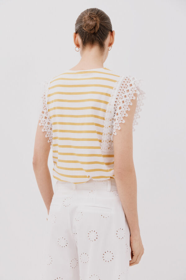 Cortefiel Camiseta manga guipur Estampado amarillo