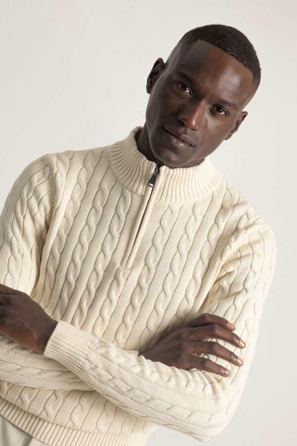 PuroEGO Jersey cable knit cuello mock Marfil