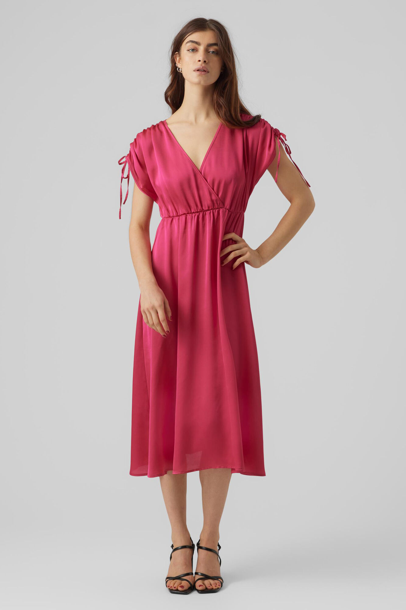 Vero Moda Vestido cruzado al pecho de tejido satinado