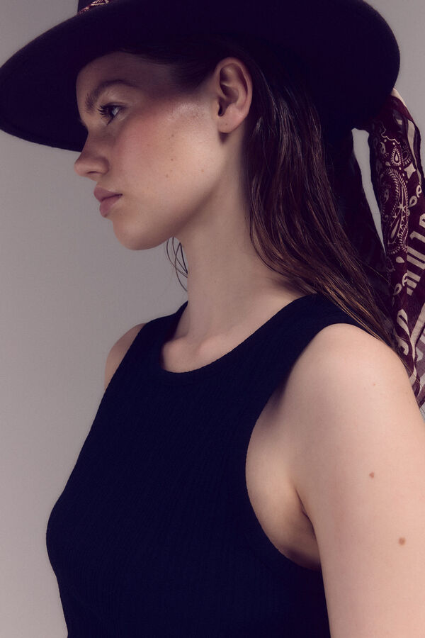 Slowlove Top canal&eacute; tirantes Negro