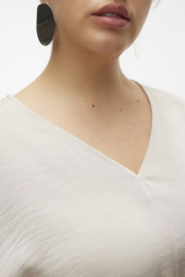 Vero Moda Curve Top acetinado (tamanho grande)  Tostado