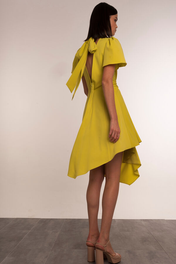 Dolores Promesas Vestido midi asim&eacute;trico con drapeado Amarillo