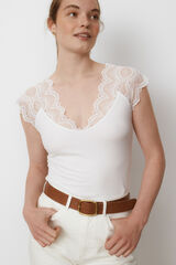 Vila Camiseta canal&eacute; con encaje Blanco