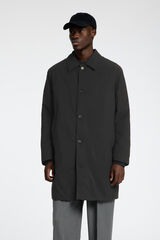 Selected Abrigo repelente al agua confeccionado con materiales reciclados. Negro