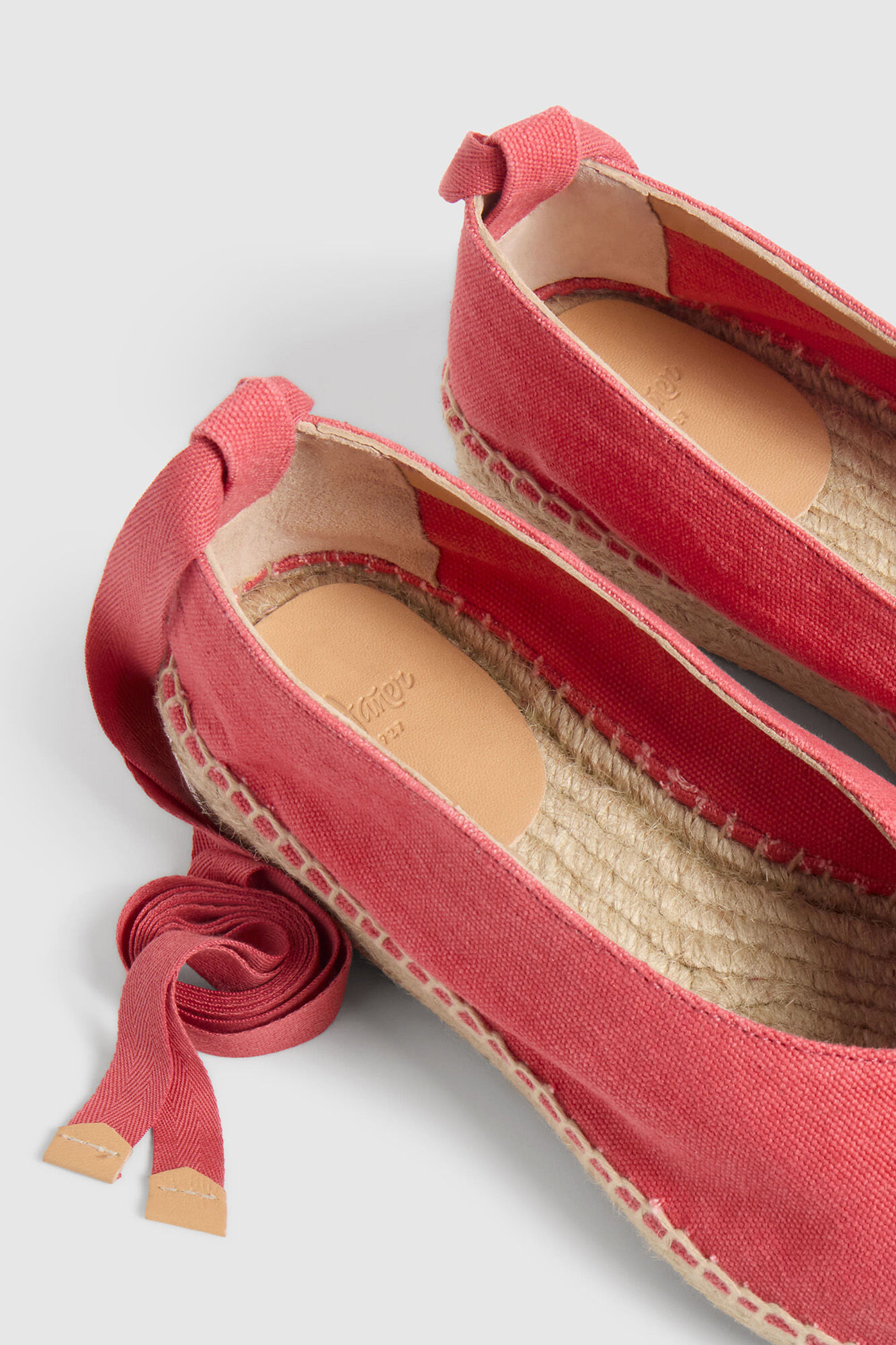 Casta&ntilde;er Sabrina Gea elaborada em lona