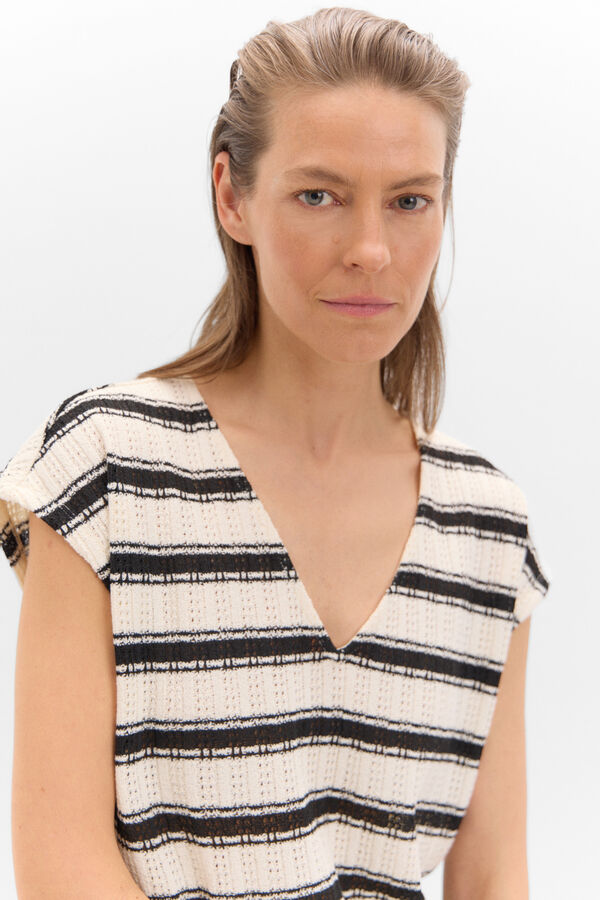 Cortefiel Camiseta de rayas en tejido r&uacute;stico Negro