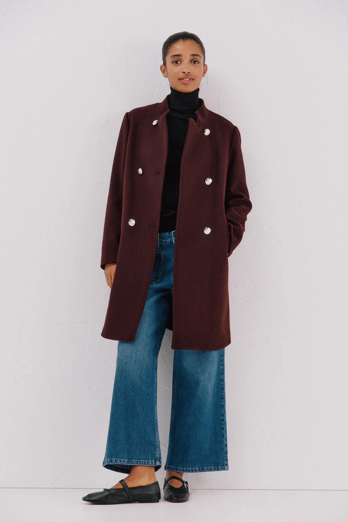 Cortefiel Sobretudo com bot&otilde;es dourados