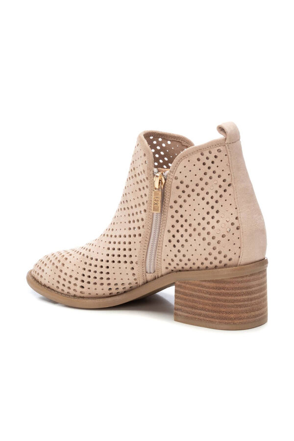 XTI Bot&iacute;n tac&oacute;n antelina troquelado Beige