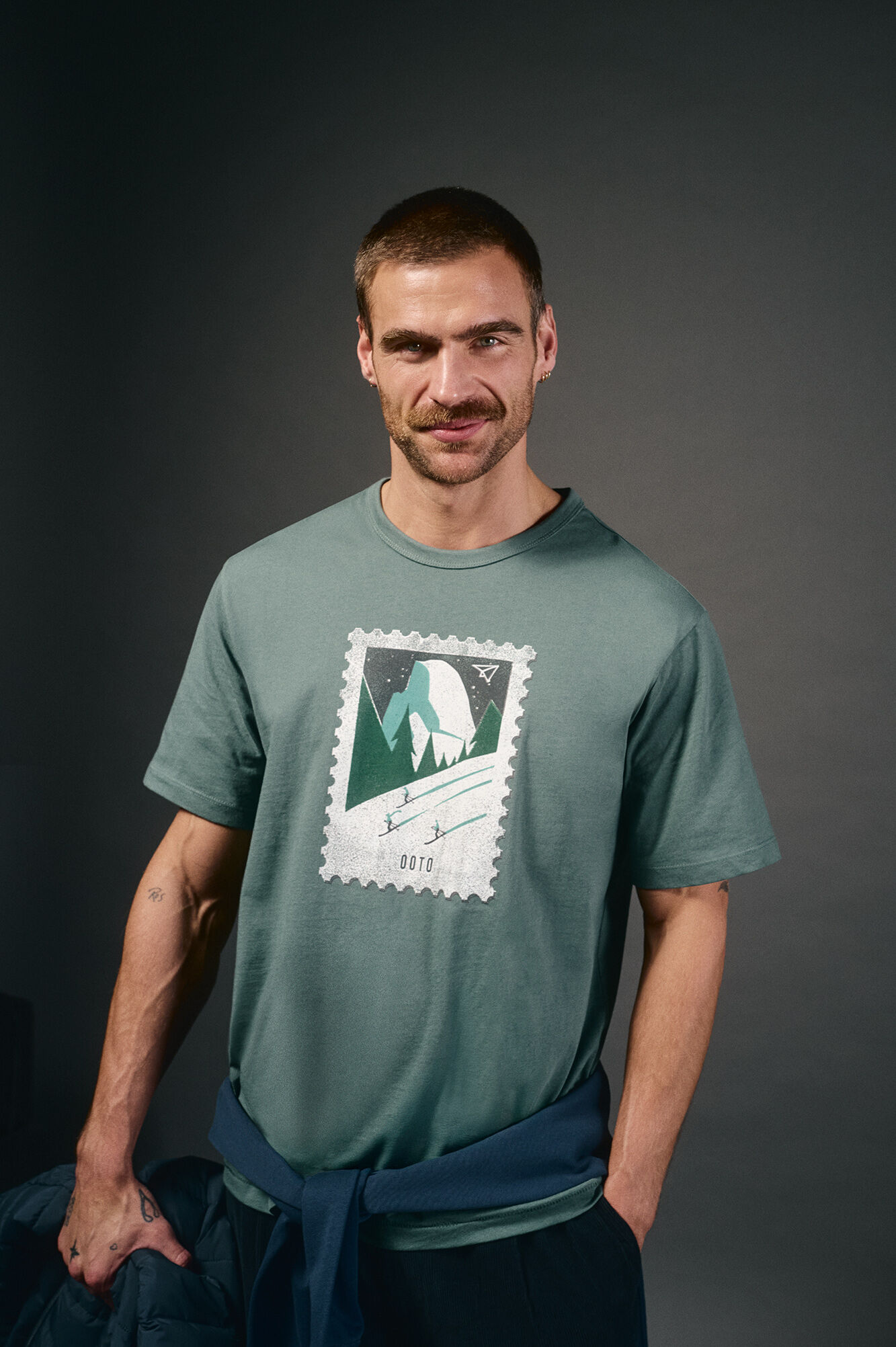 OOTO Camiseta gr&aacute;fica lavada