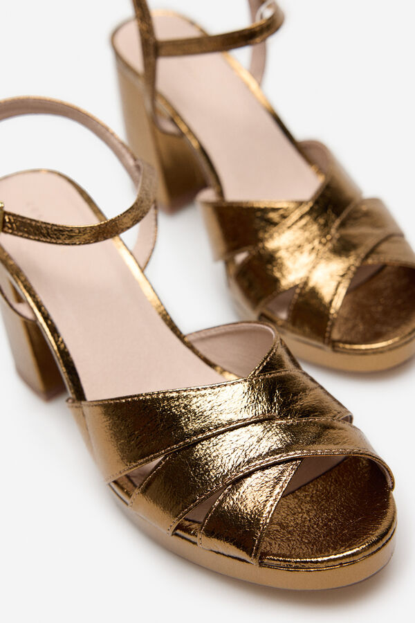 Cortefiel Sandalia tacón plataforma Dorado
