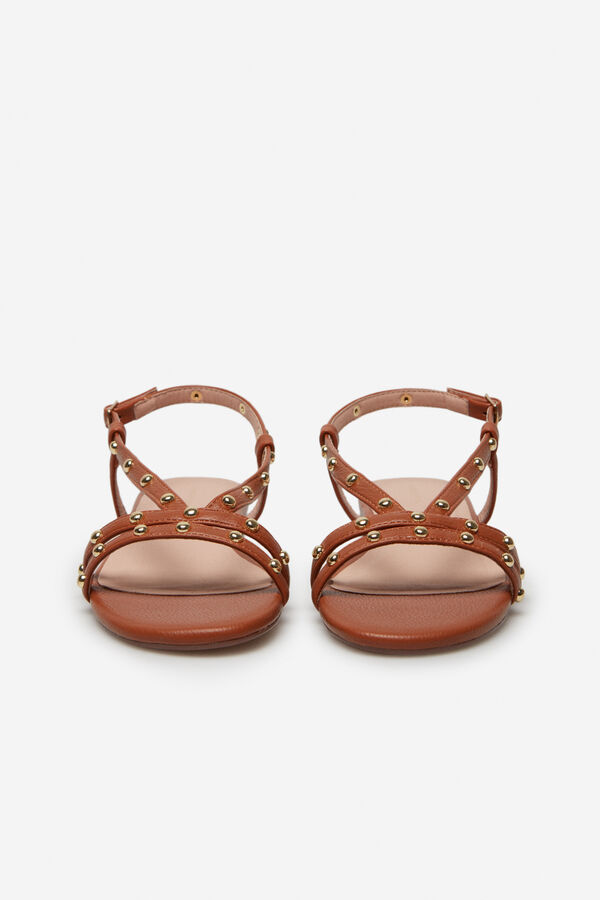 Cortefiel Sandalia tachas Marr&oacute;n oscuro