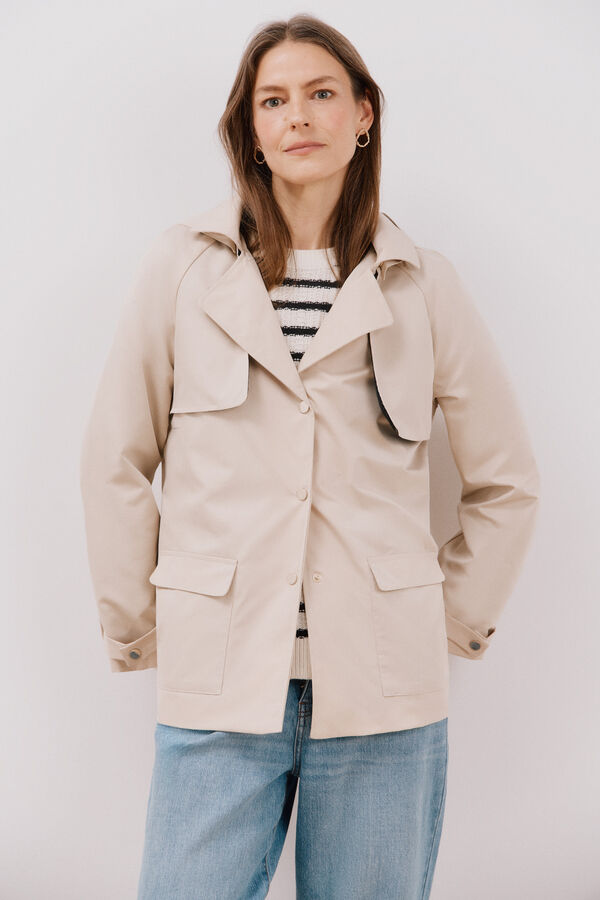 Cortefiel Gabardina curta com v&eacute;u Castanho