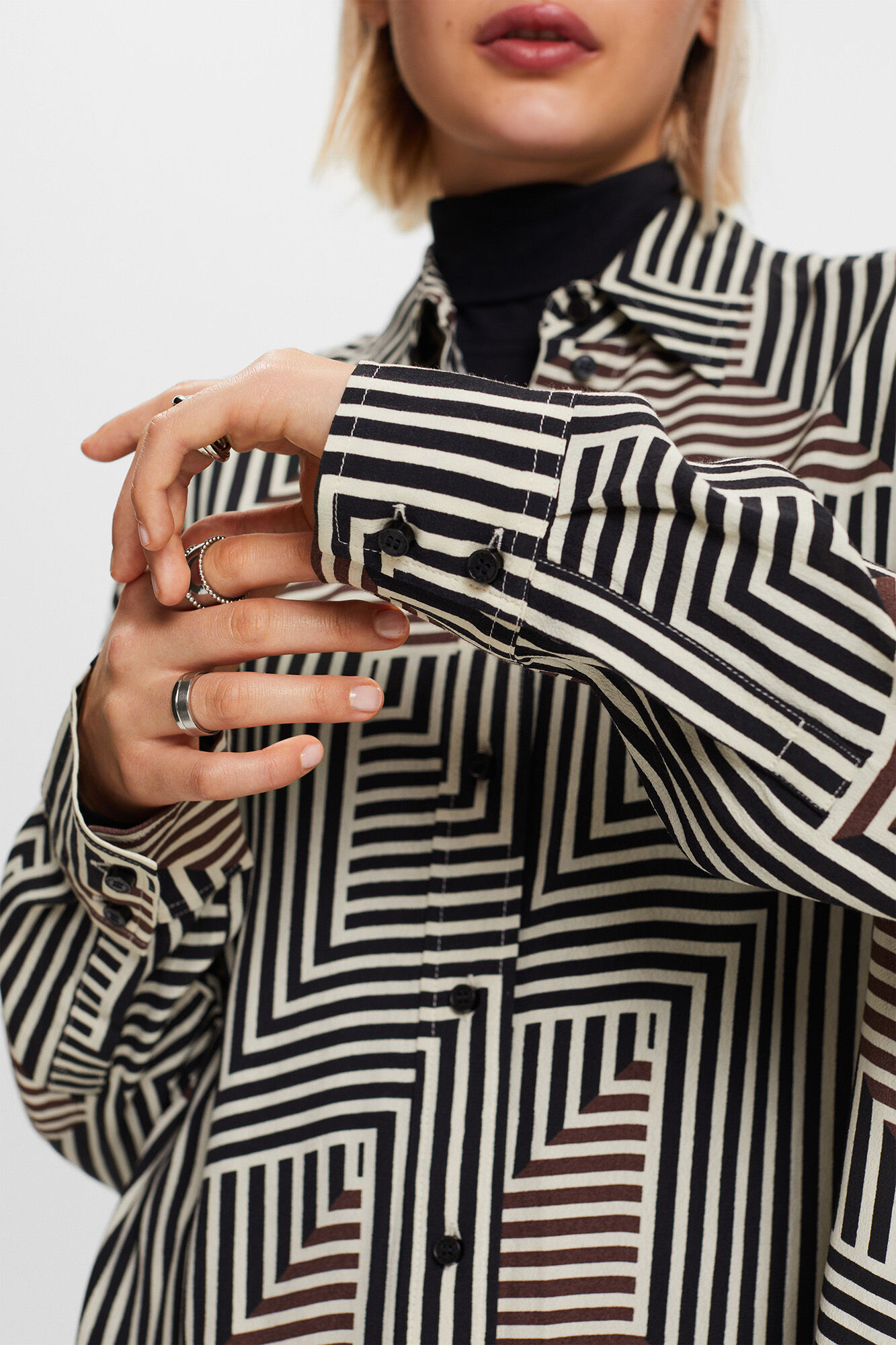 Esprit Camisa satinada con estampado geom&eacute;trico viscosa