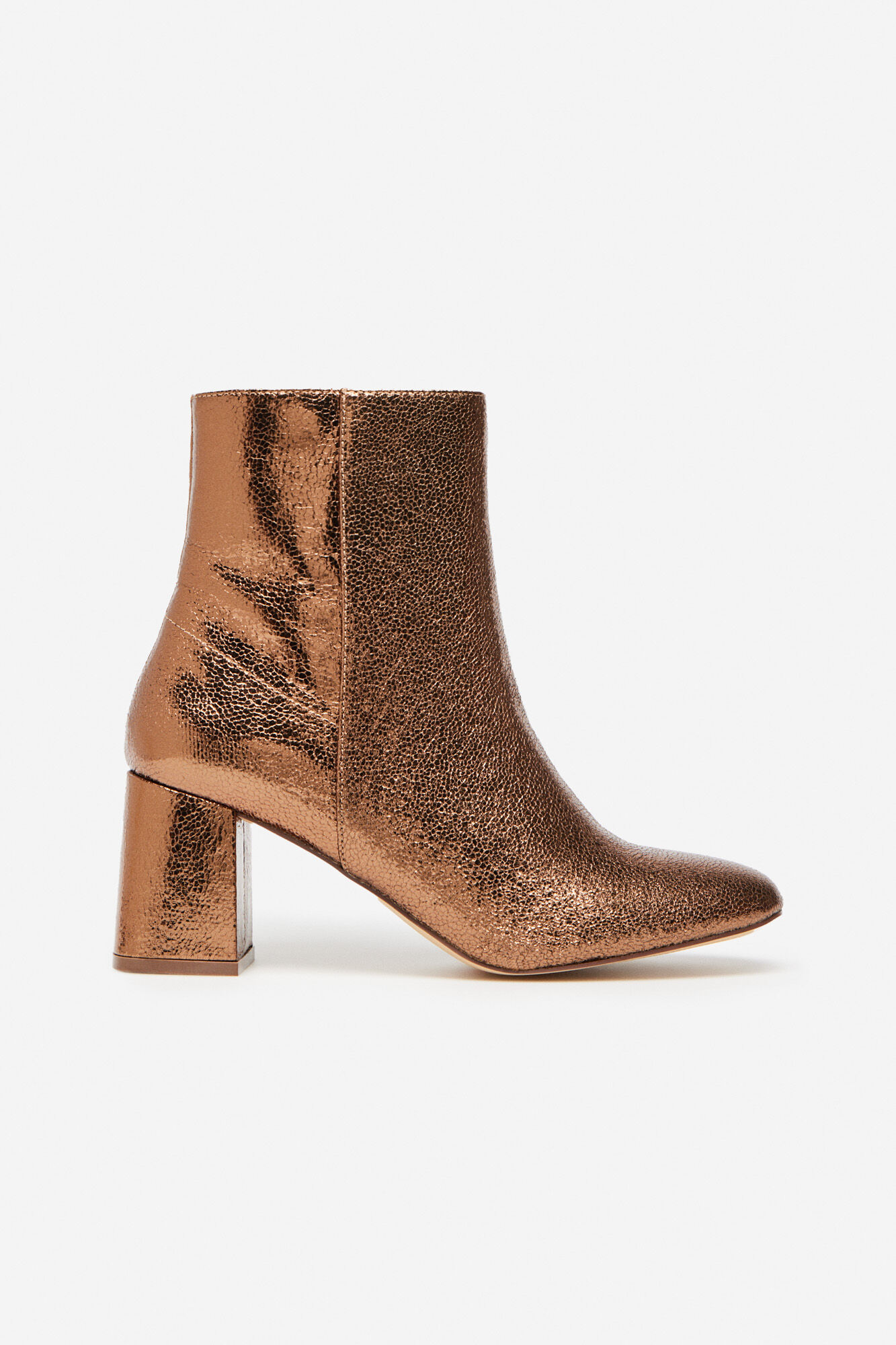 Cortefiel Botim metalizado ouro