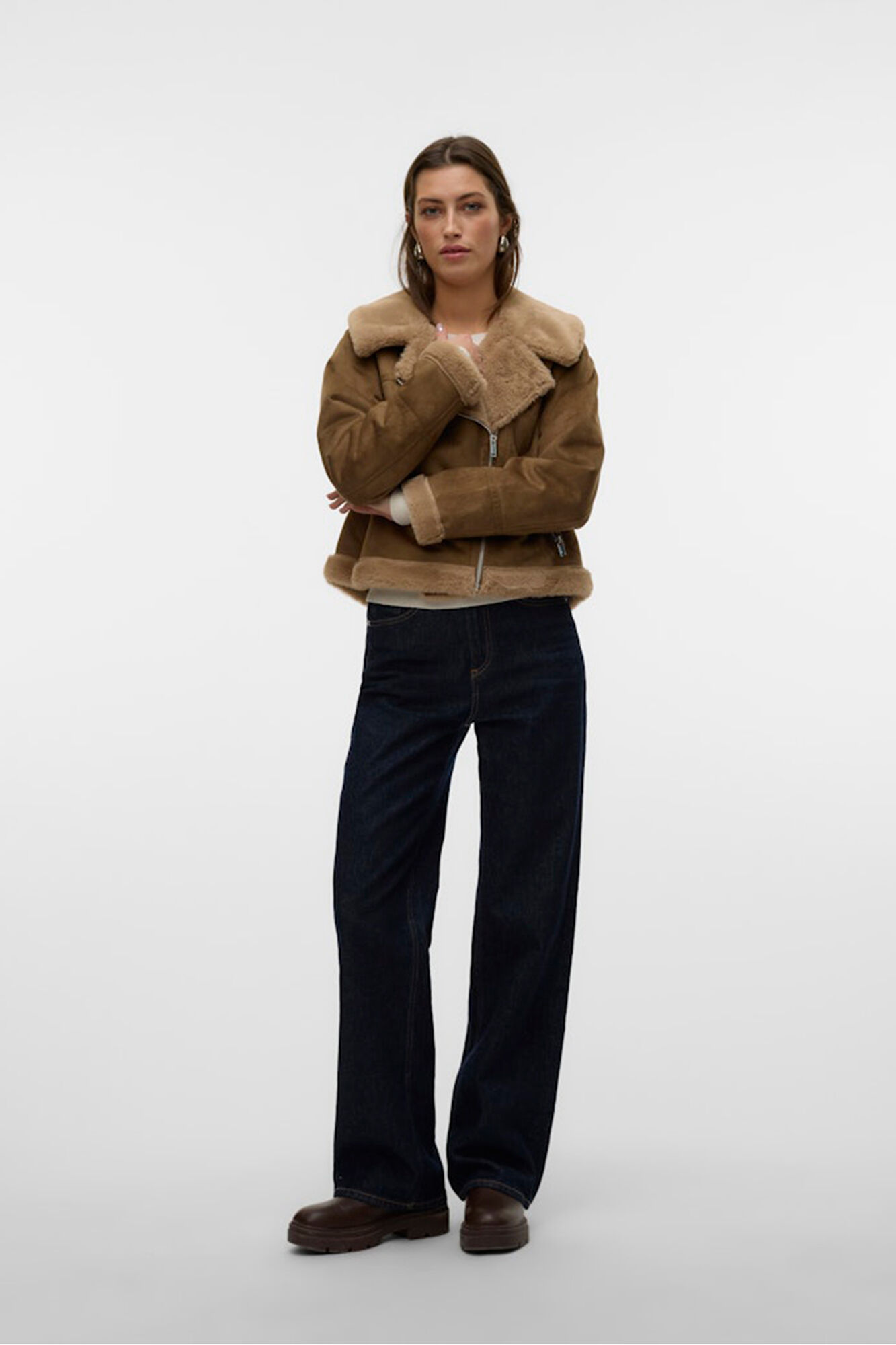 Vero Moda Blus&atilde;o de veludo com fecho-&eacute;clair para mulher