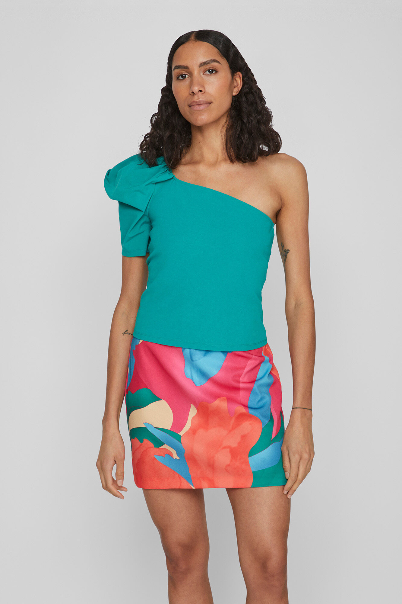 Vila Top manga asim&eacute;trica