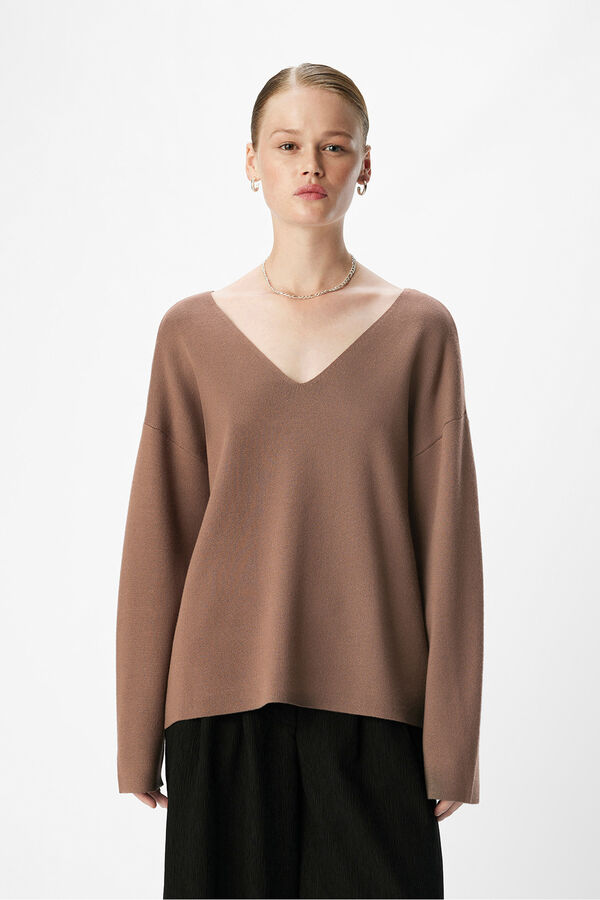 Object Jersey b&aacute;sico cuello pico Marr&oacute;n