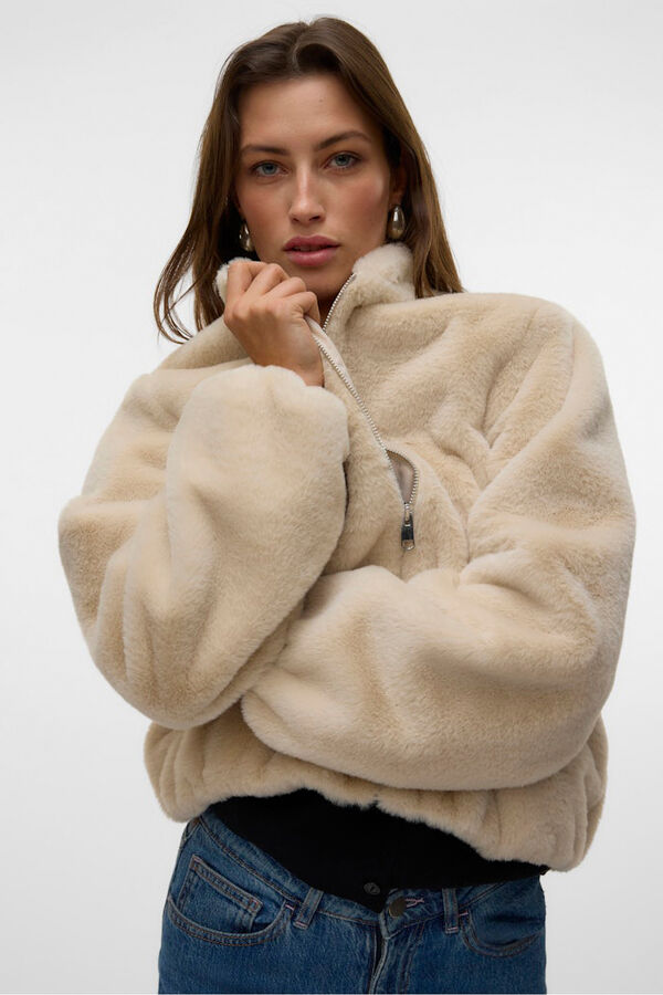 Vero Moda Bomber efecto pelo Beige