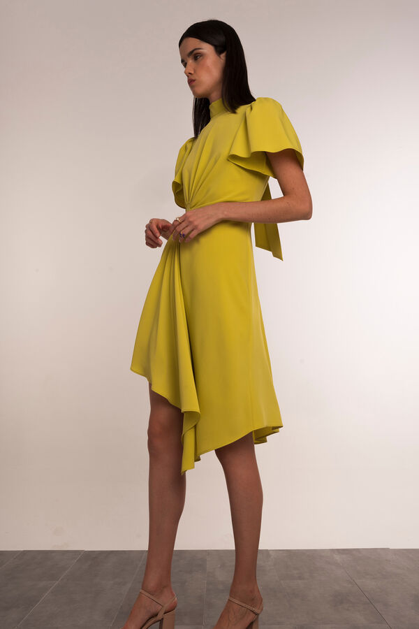 Dolores Promesas Vestido midi asim&eacute;trico con drapeado Amarillo
