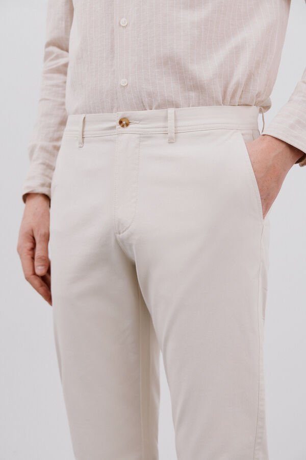 Cortefiel Cal&ccedil;as cal&ccedil;as chino de corte regular Ecru