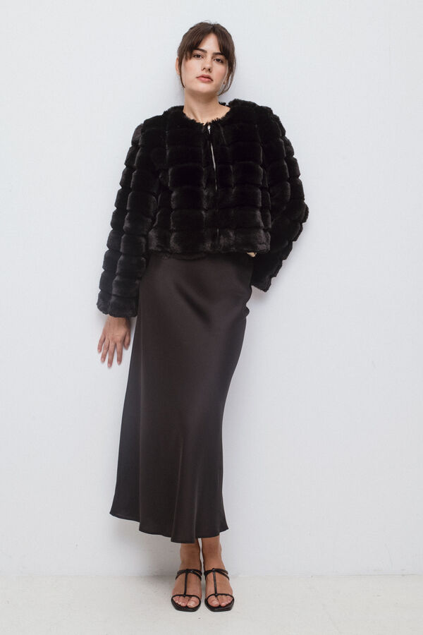 Vila Abrigo pelo sint&eacute;tico Negro