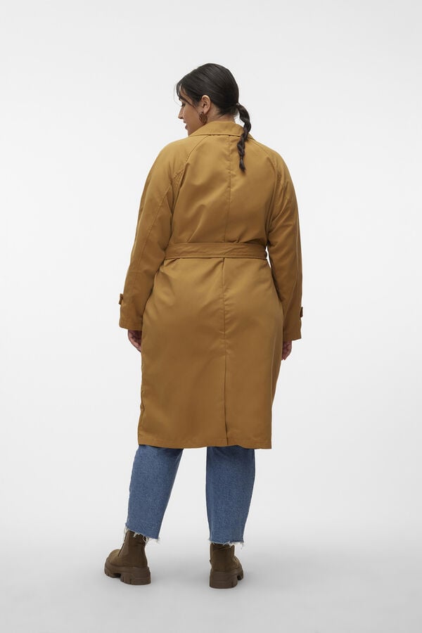 Vero Moda Curve Gabardina larga talla grande Marr&oacute;n